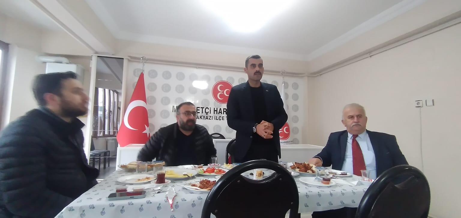 MHP AKYAZI İLÇE TEŞKİLATI AMATÖR SPOR KULÜP BAŞKANLARIYLA BİR ARAYA  GELDIİ