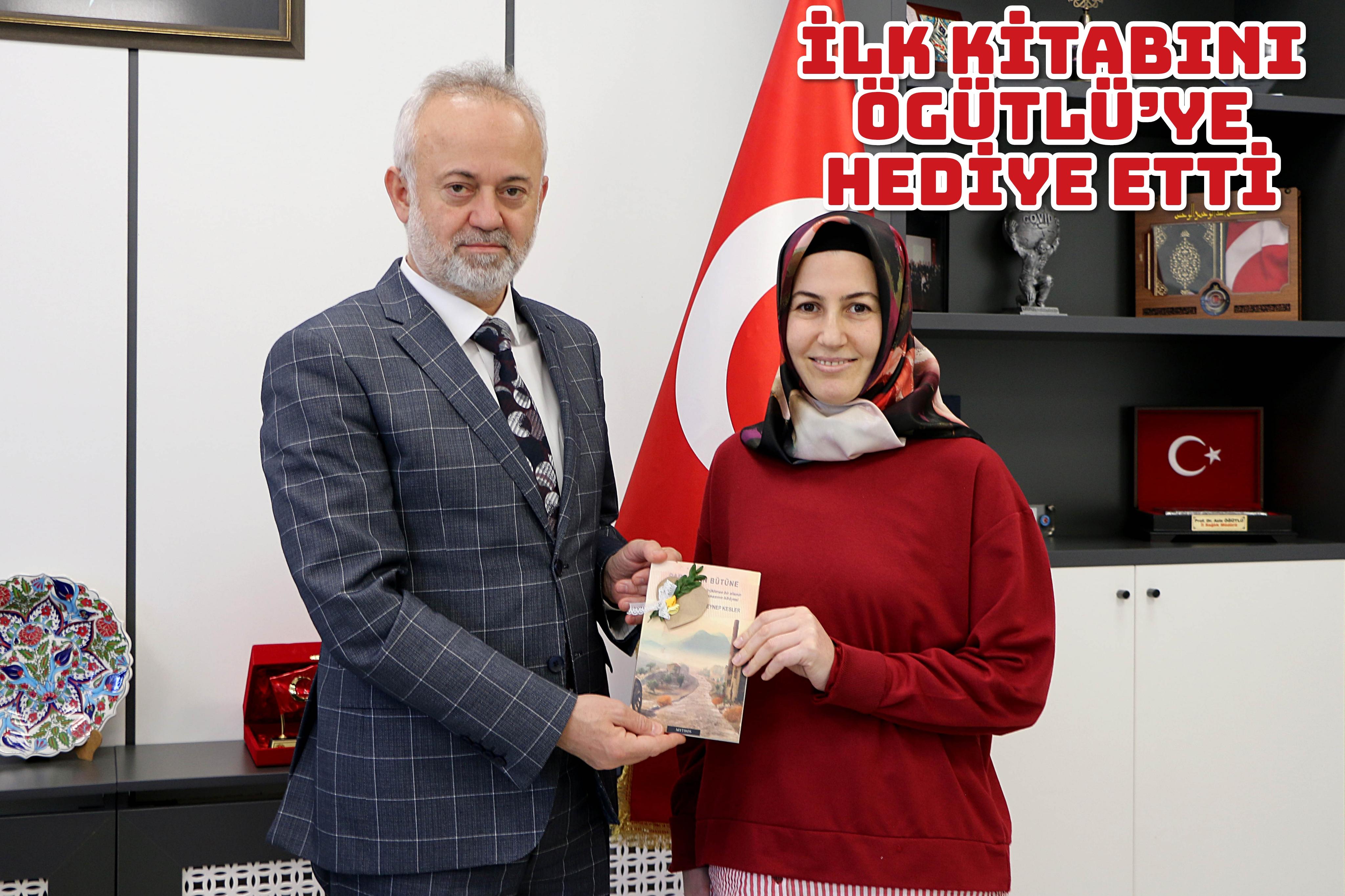 İlk kitabını Öğütlü’ye hediye etti