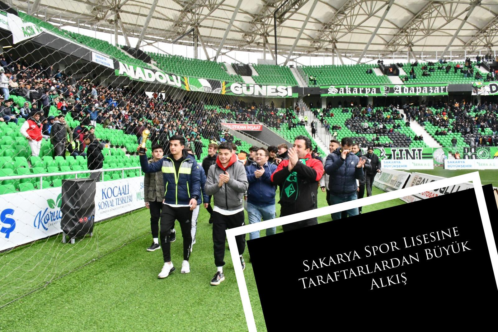 Sakarya Spor Lisesine Taraftarlardan Büyük Alkış
