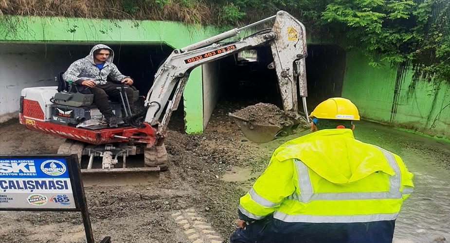 Sağanağın etkilediği bölgede SASKİ’den yoğun mesai