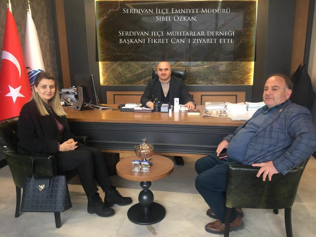Serdivan İlçe Emniyet Müdürü Sibel Özkan, Serdivan ilçe muhtarlar derneği başkanı Fikret Can' ı ziyaret etti.