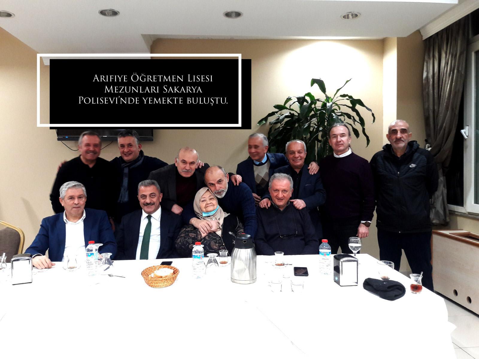 Arifiye Öğretmen Lisesi Mezunları Sakarya Polisevi’nde yemekte buluştu.