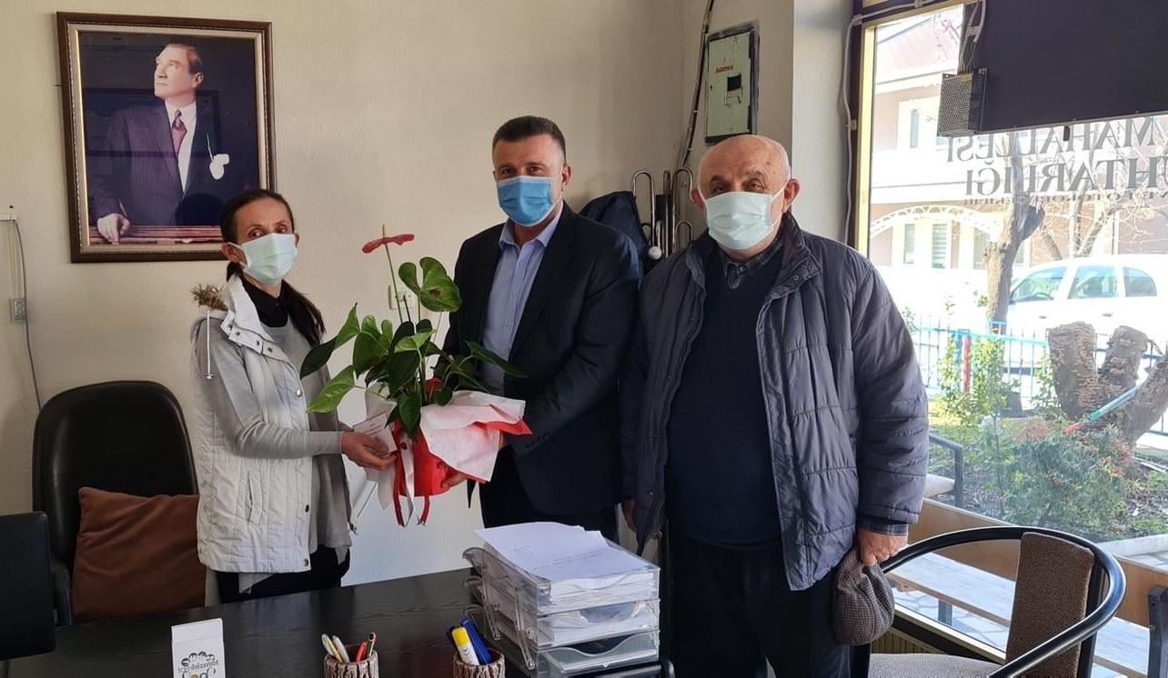 Başkan Özen, Kadın Muhtarın Kadınlar Gününü Kutladı