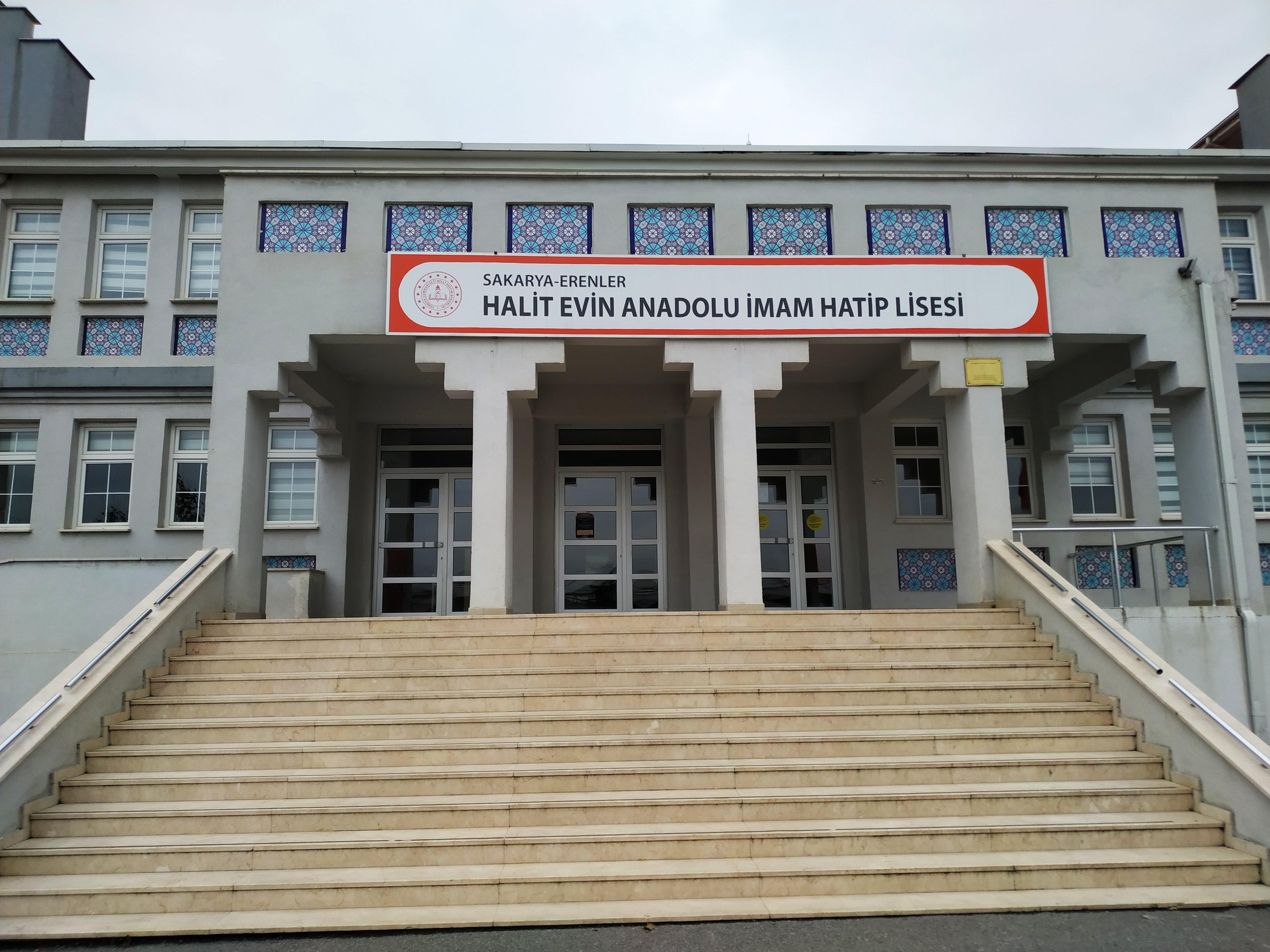 Halit Evin Anadolu İmam Hatip Lisesi Fen ve Sosyal Bilimler Proje Okulu oldu