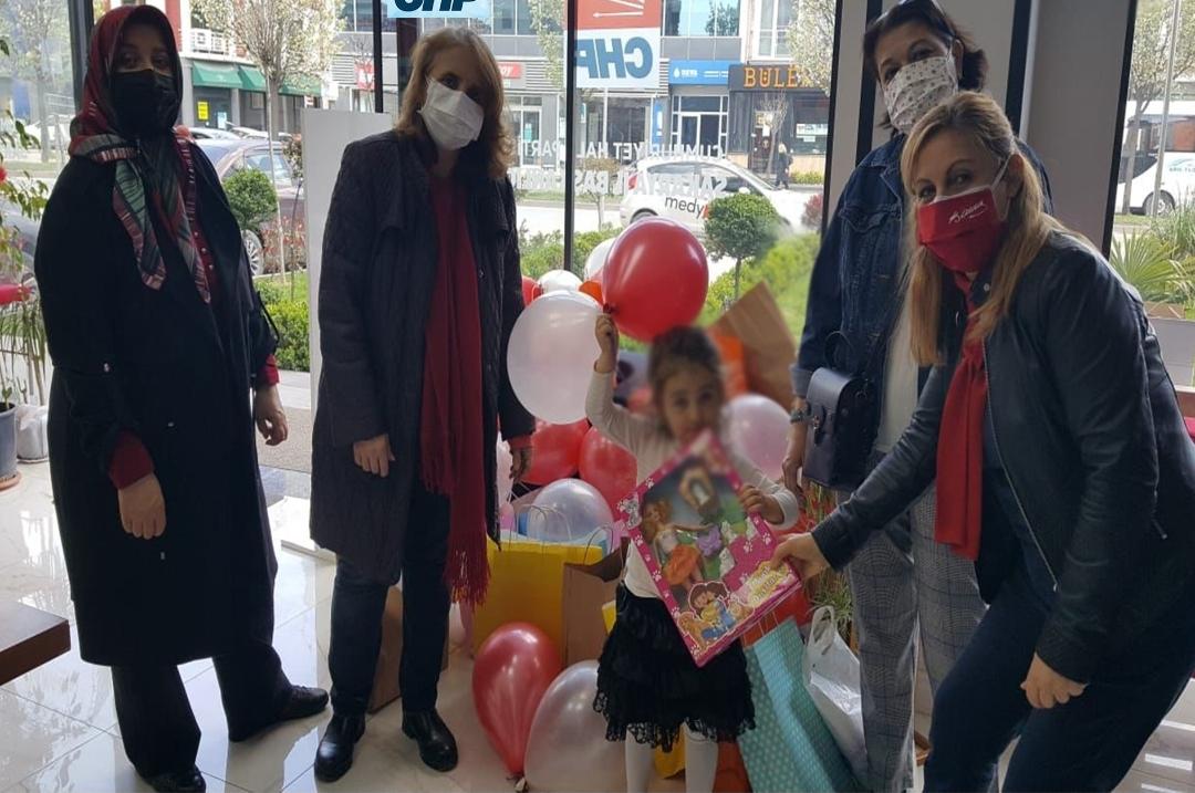 23 Nisan'da CHP Kadın Kollarından çocukları sevindiren süpriz