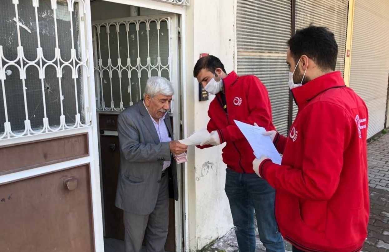 Vefa Sosyal Destek Gruplarımız Tam Kapanma Sosyal Yardım ödemelerini konutlarda teslim etmeye başladı