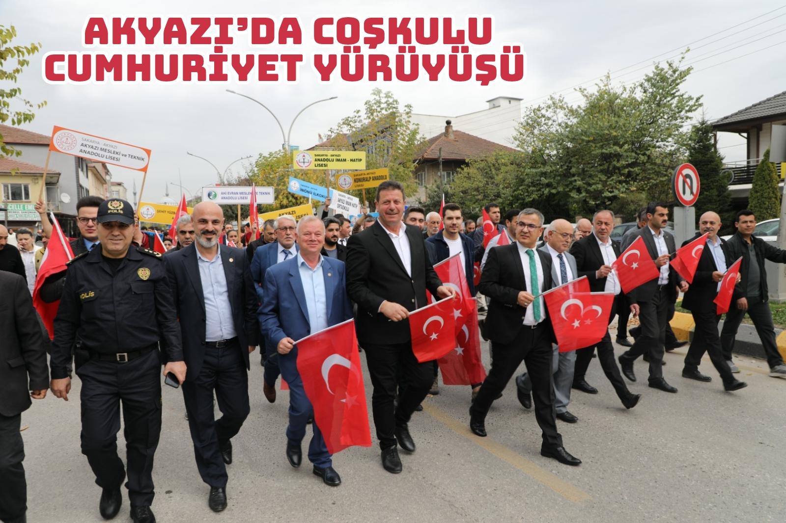 Akyazı’da coşkulu Cumhuriyet yürüyüşü 