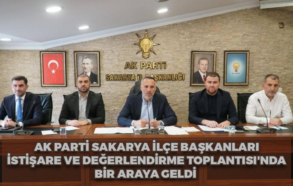 AK Parti Sakarya İlçe Başkanları, İstişare ve Değerlendirme Toplantısı’nda bir araya geldi.