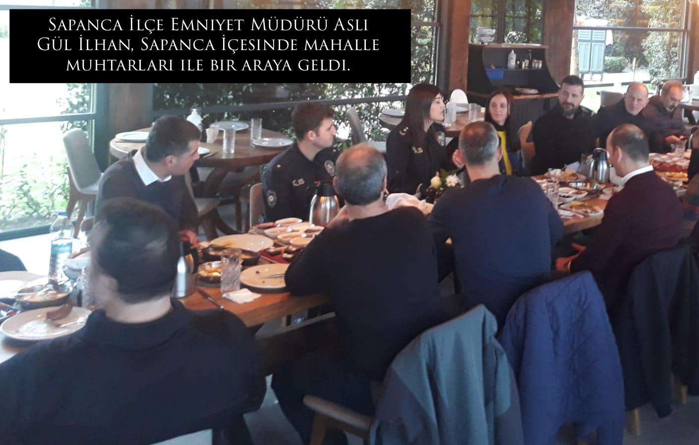 Sapanca İlçe Emniyet Müdürü Aslı Gül İlhan, Sapanca İçesinde mahalle muhtarları ile bir araya geldi.