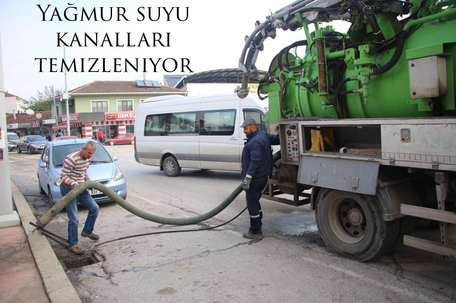 Yağmur suyu kanalları temizleniyor