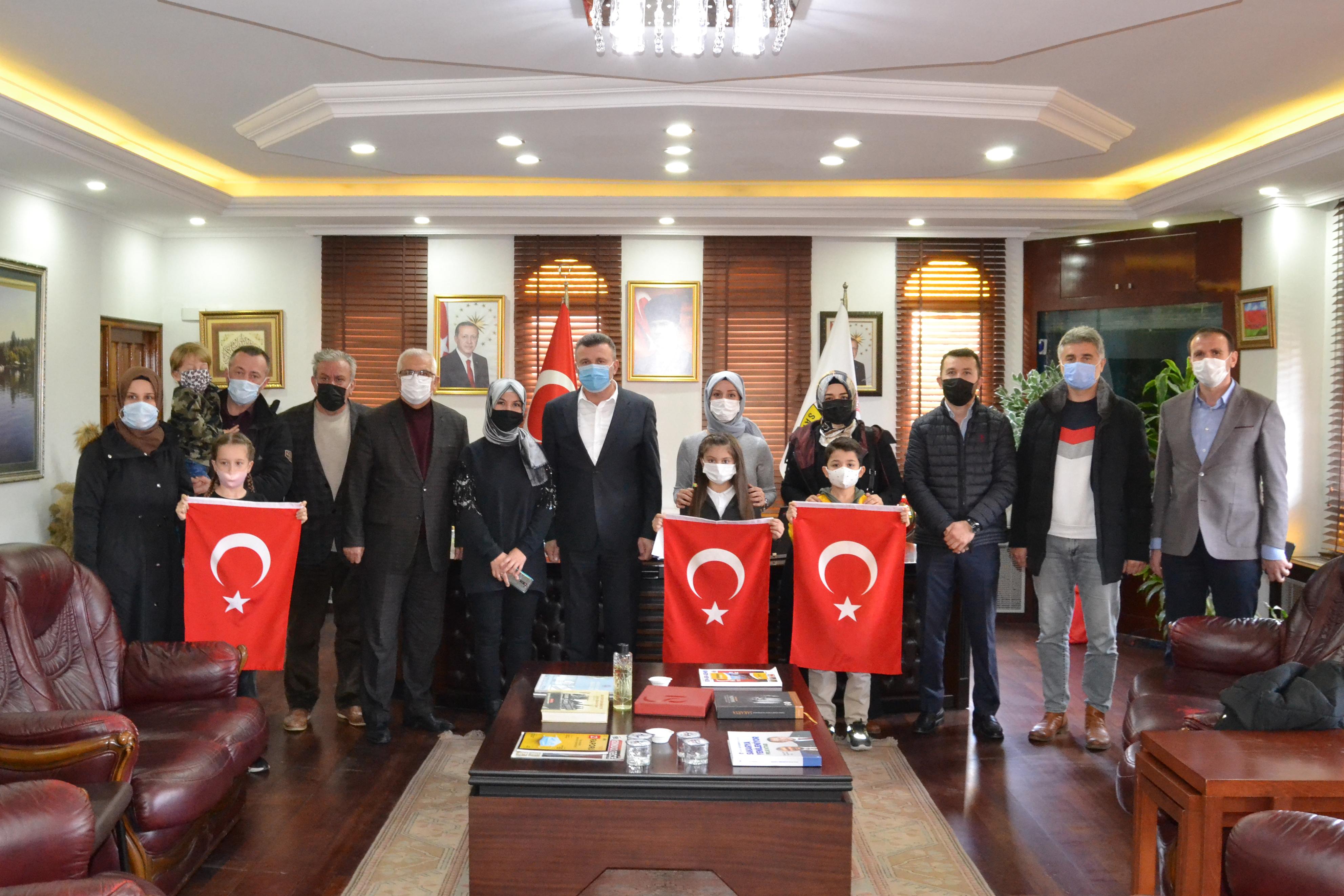 Sapanca Belediyesi’nden İstiklal Marşı’nı En Güzel Okuyana Ödül