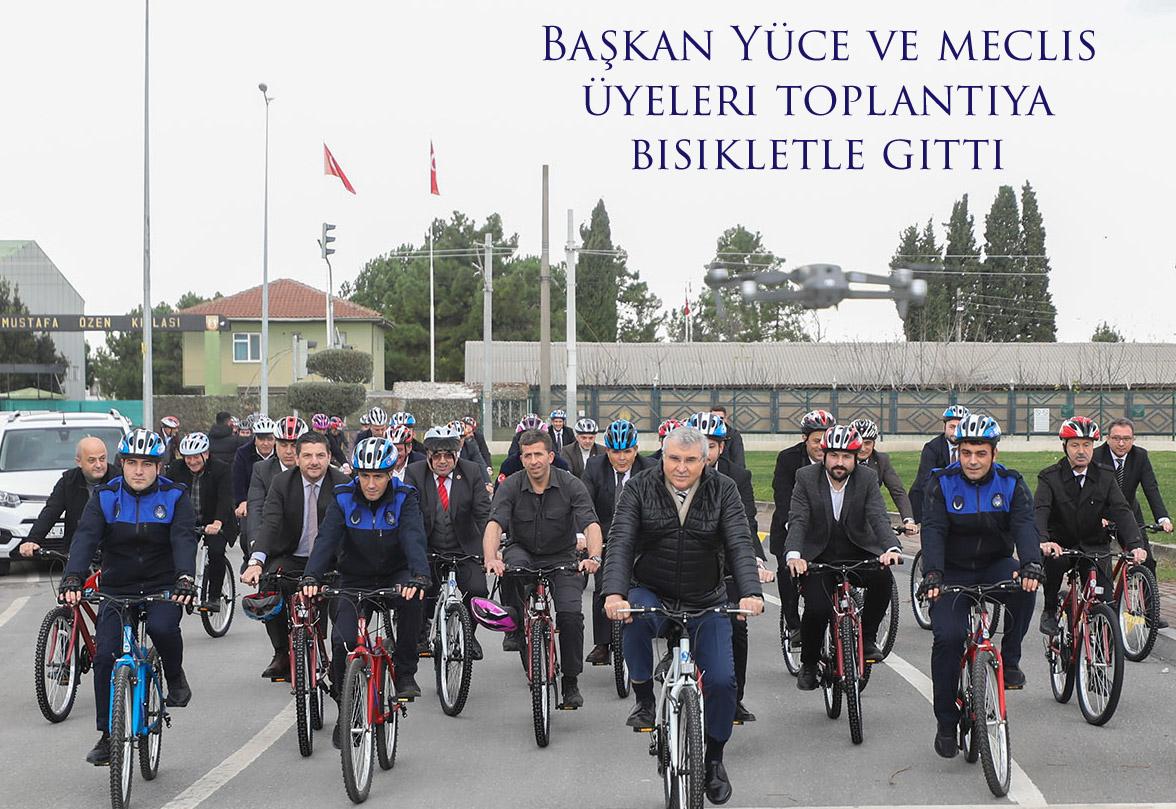 Başkan Yüce ve meclis üyeleri toplantıya bisikletle gitti