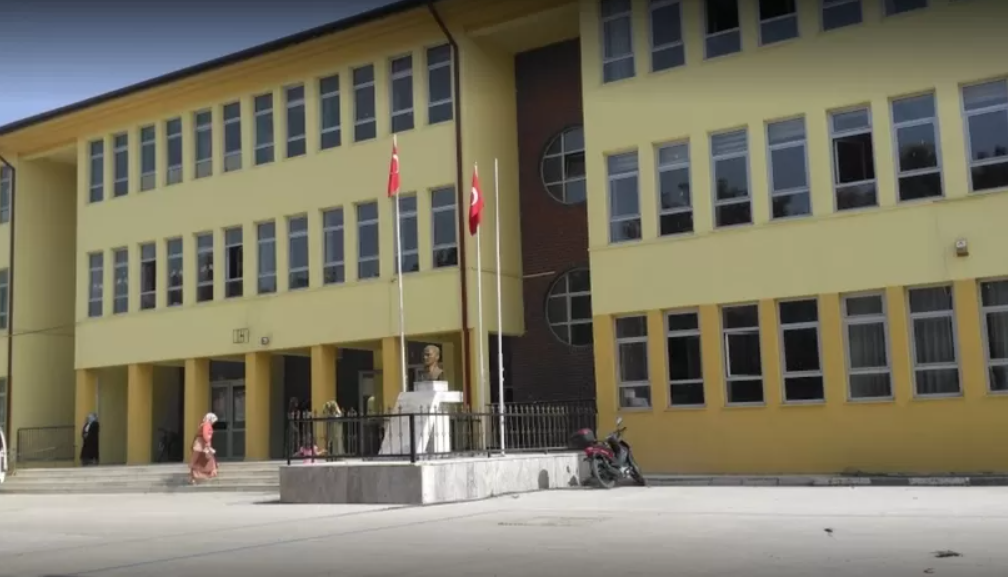 Geyve'de İki Okul Karantinaya Alındı  