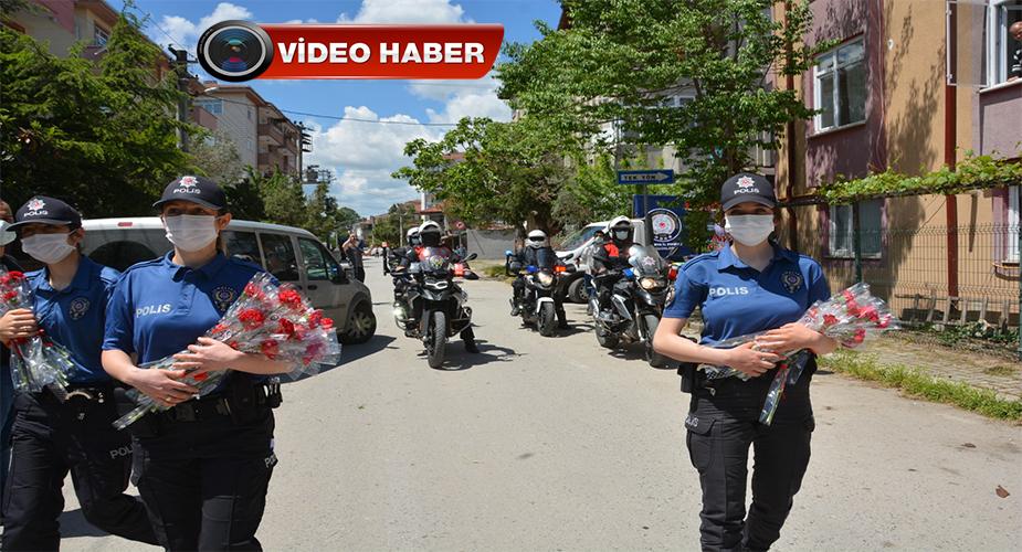 Sakarya İl Emniyet Müdürlüğü Anneler günü dolayısıyla hazırlattığı özel araba ile Anneler Günü’ne özel jest yaptı