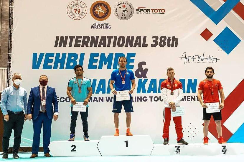 Büyükşehir’in güreşçisi ülkeye milli gururu yaşattı