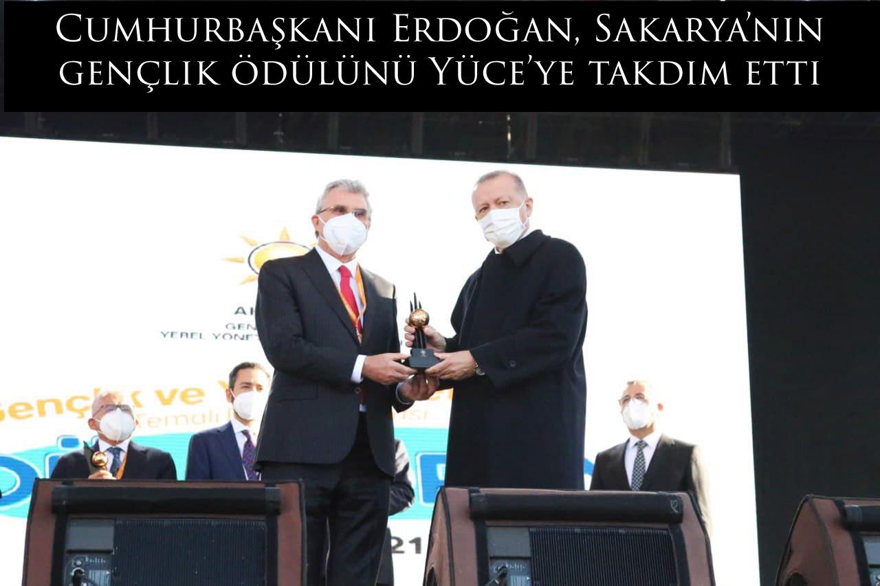 Cumhurbaşkanı Erdoğan, Sakarya’nın gençlik ödülünü Yüce’ye takdim etti