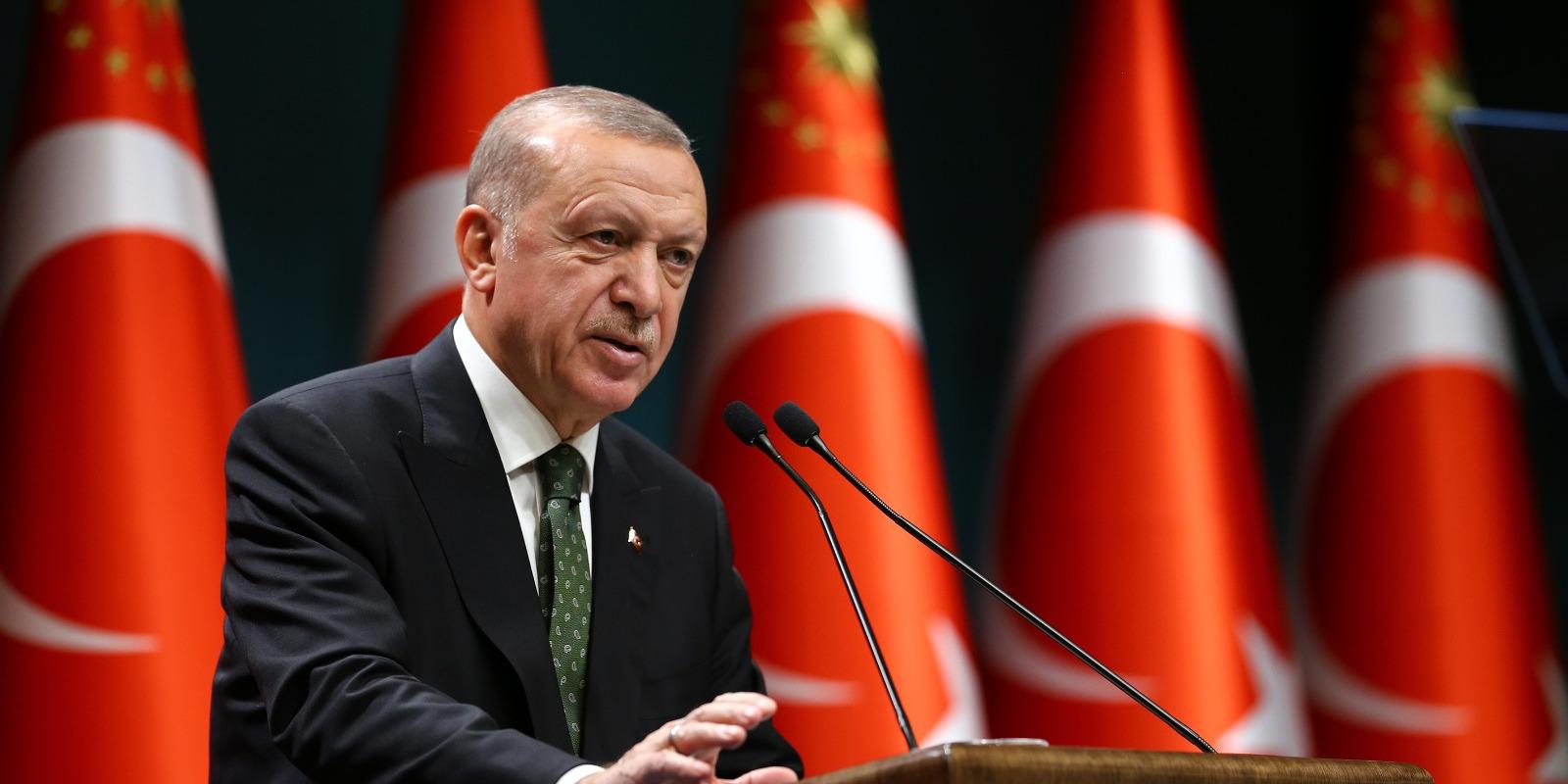 Cumhurbaşkanı Erdoğan: “Hep birlikte fedakarlık yaparak, inşallah bu salgın musibetinin üstesinden gelerek, sağlıklı ve huzurlu bir şekilde geleceğe bakacağız