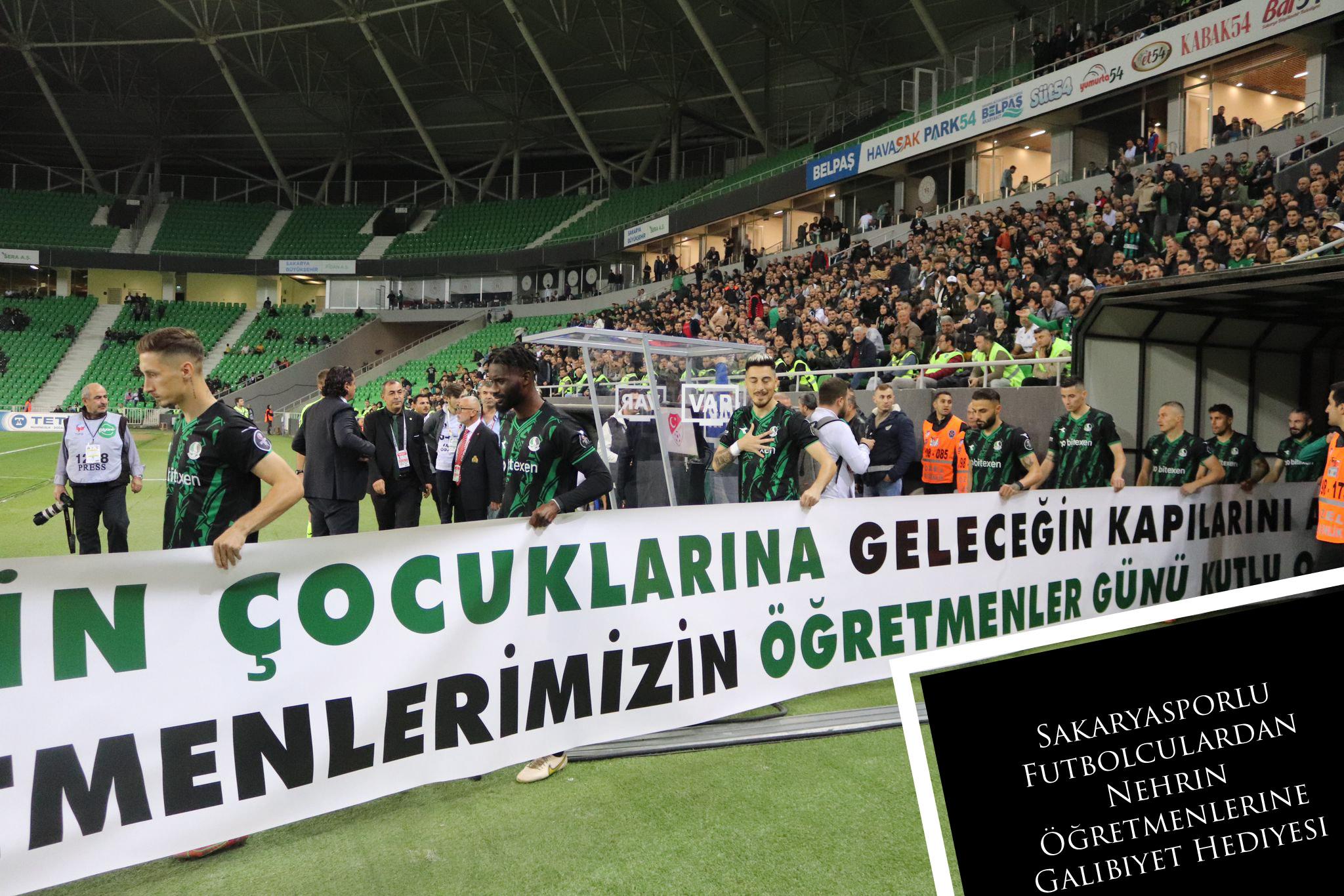 Sakaryasporlu Futbolculardan Nehrin Öğretmenlerine Galibiyet Hediyesi