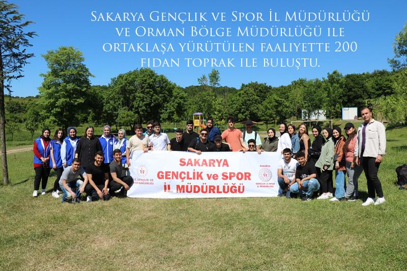 Sakarya Gençlik ve Spor İl Müdürlüğü ve Orman Bölge Müdürlüğü ile ortaklaşa yürütülen faaliyette 200 fidan toprak ile buluştu.