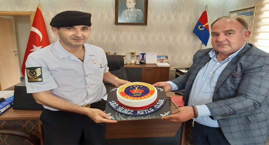 SERDİVAN MUHTARLAR DERNEĞİ'NDEN İLÇE JANDARMA KOMUTANLIĞI'NA 182'NCİ KURULUŞ YIL DÖNÜMÜ ZİYARETİ 