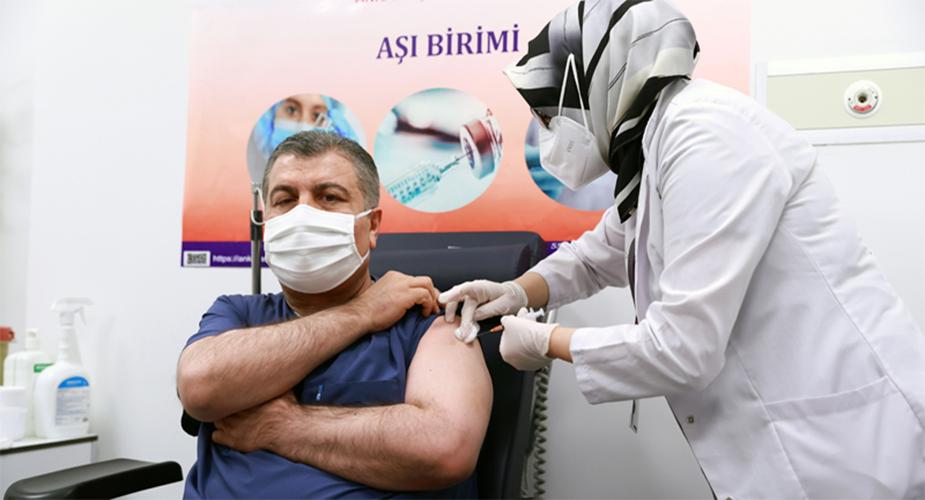 Sağlık Bakanı Fahrettin Koca İlk Aşıyı Oldu