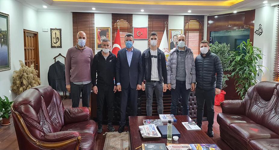 Başkan Özen’den Türkiye Şampiyonuna Ödül