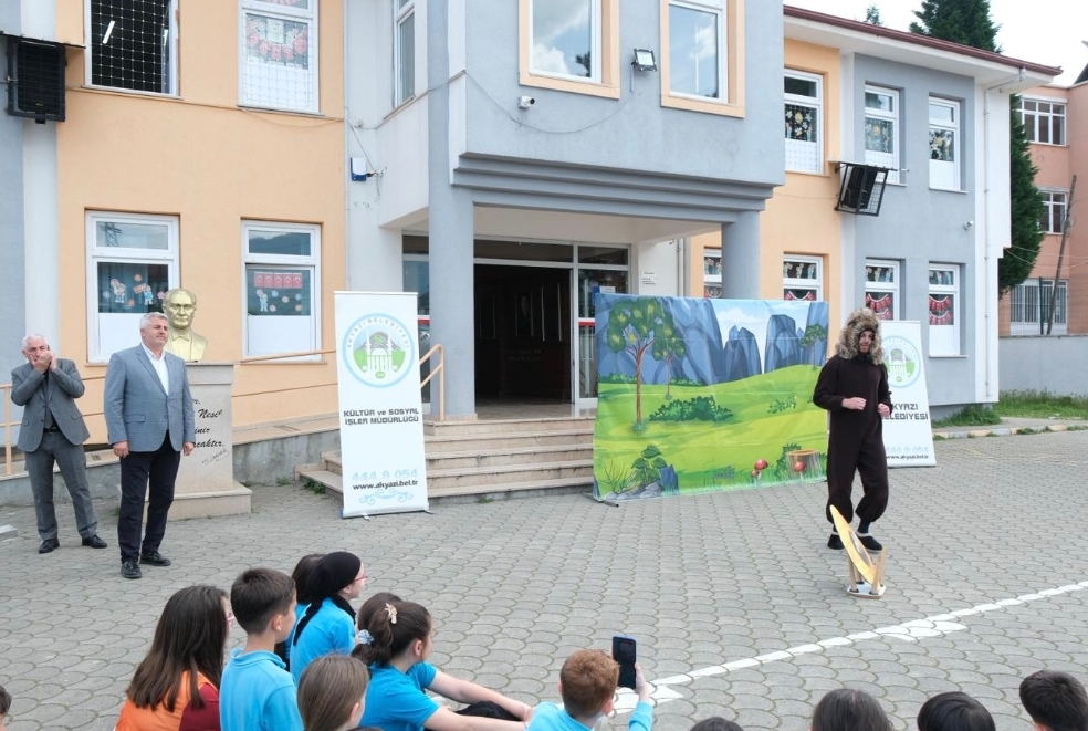 Akyazı’da 5 bin öğrenci tiyatro ile buluşacak