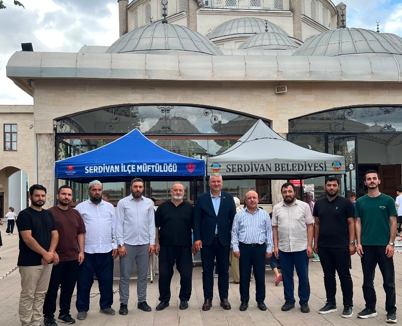 Kampüs camii külliyesinde Kur'an-ı Kerim Sevinci ve Tatlı Bir Sürpriz