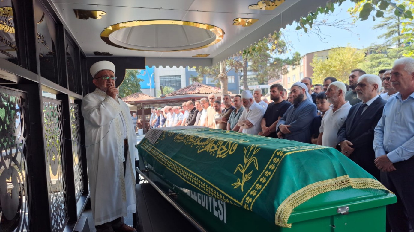 Enes Kabaoğlu dualarla defnedildi